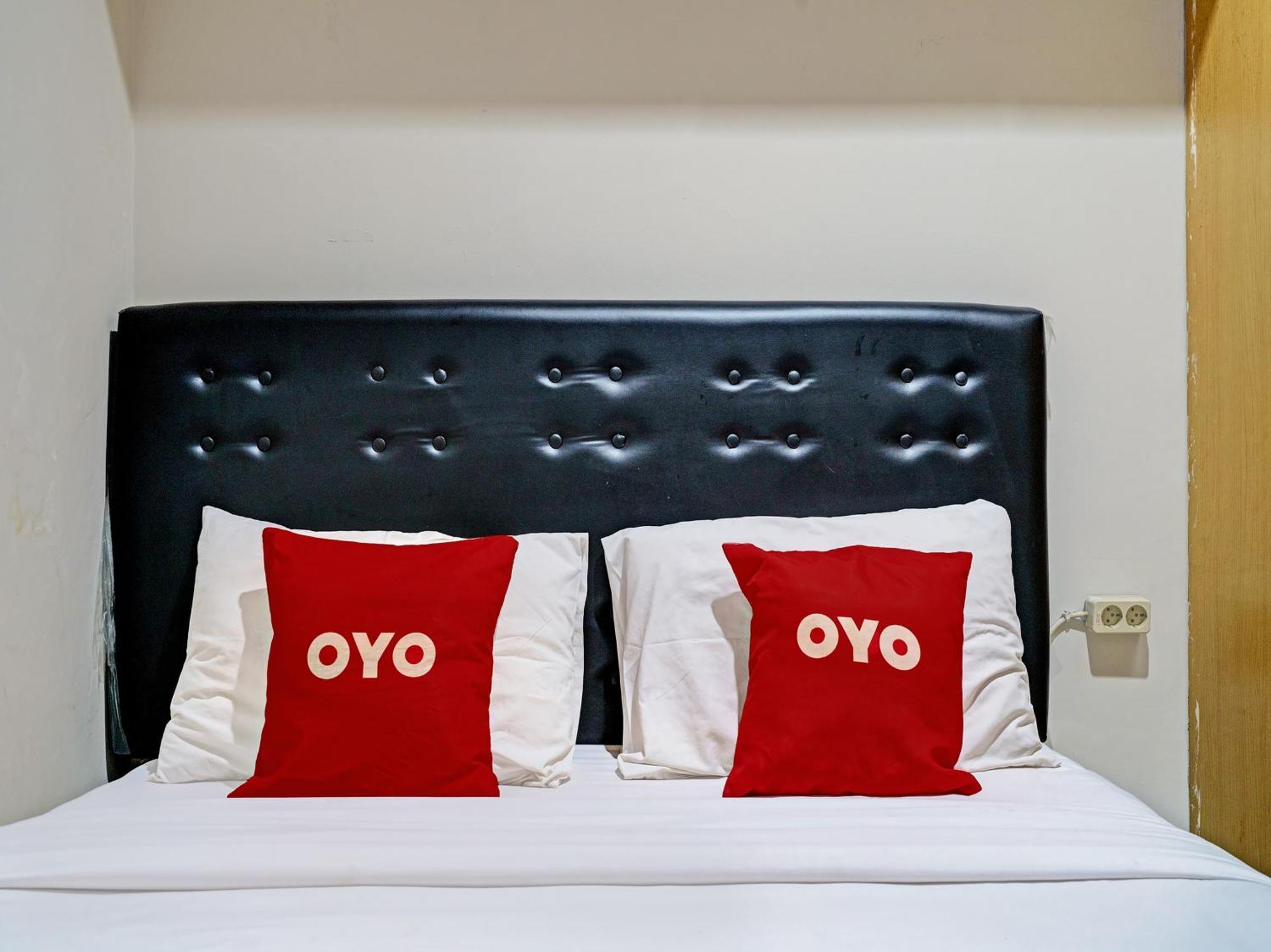 Oyo 92772 Losmen Diah Syariah Langsa Bagian luar foto