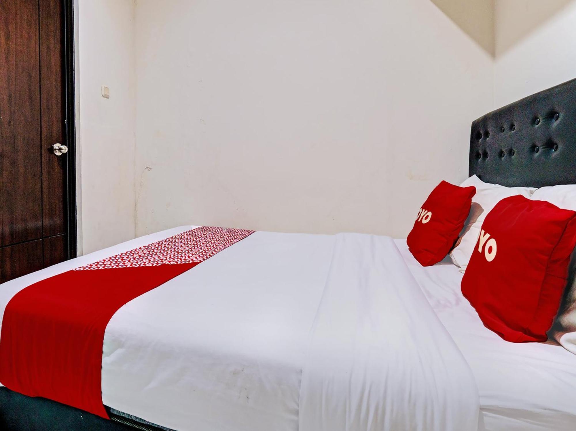 Oyo 92772 Losmen Diah Syariah Langsa Bagian luar foto